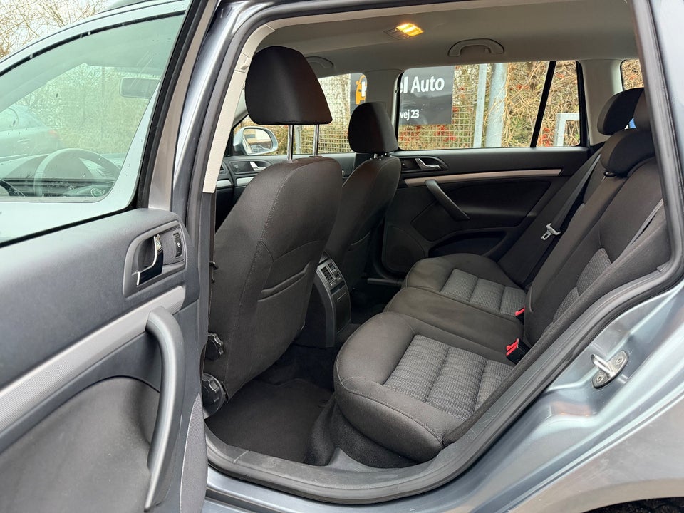 Skoda Octavia 1,6 TDi 105 Ambiente Combi 5d