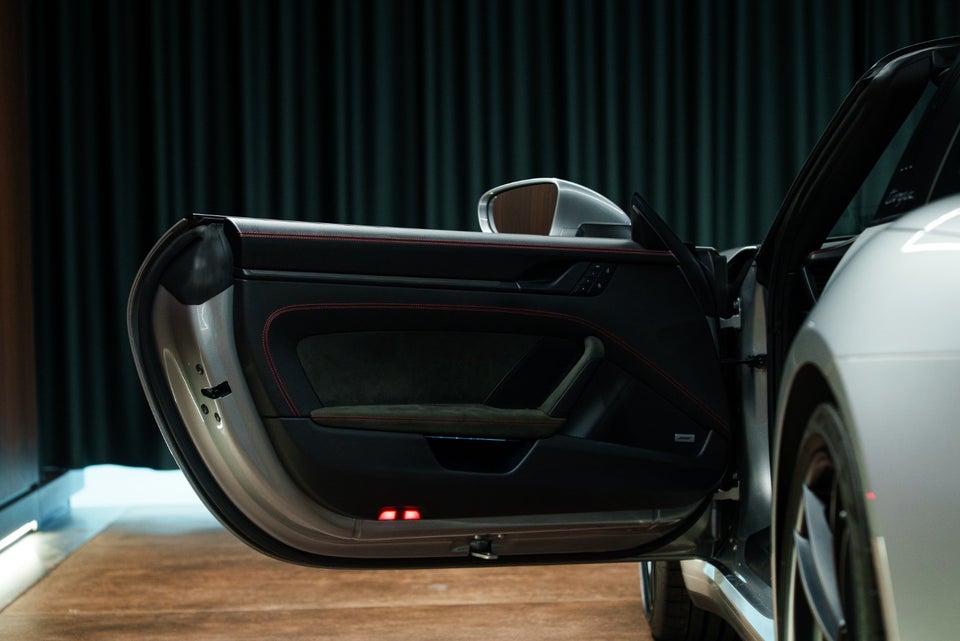 Porsche 911 Targa 4 GTS 3,0 2d