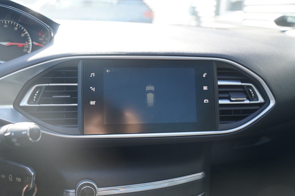 Peugeot 308 1,2 e-THP 130 Allure Sky 5d