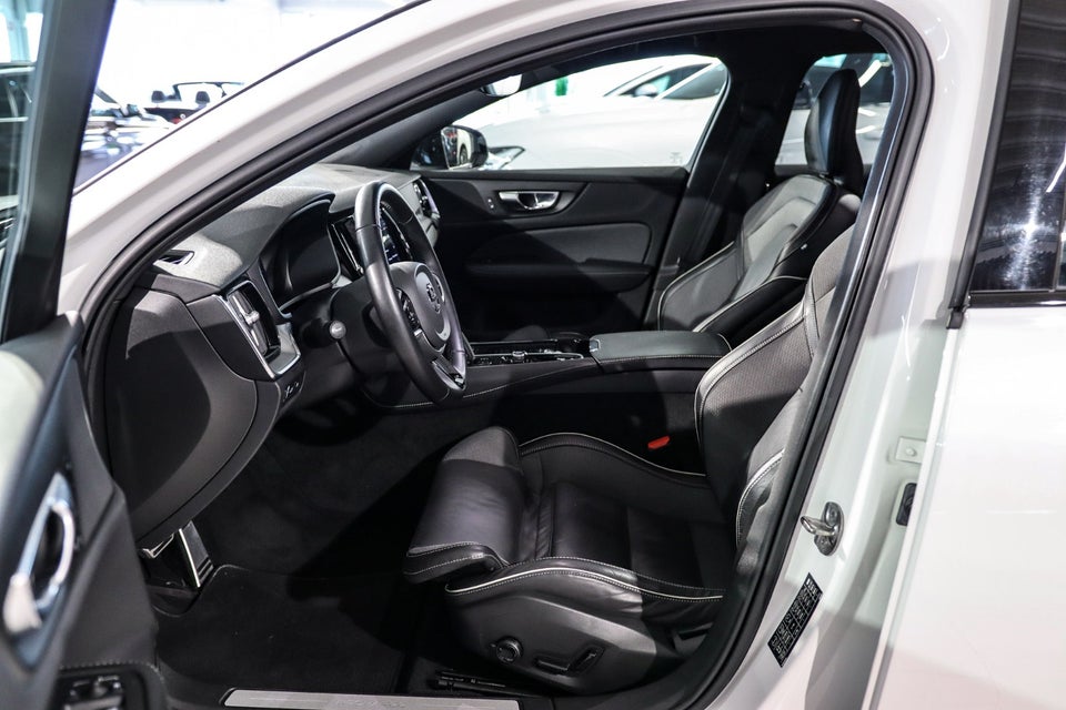 Volvo V60 2,0 T6 ReCharge R-Design aut. AWD 5d