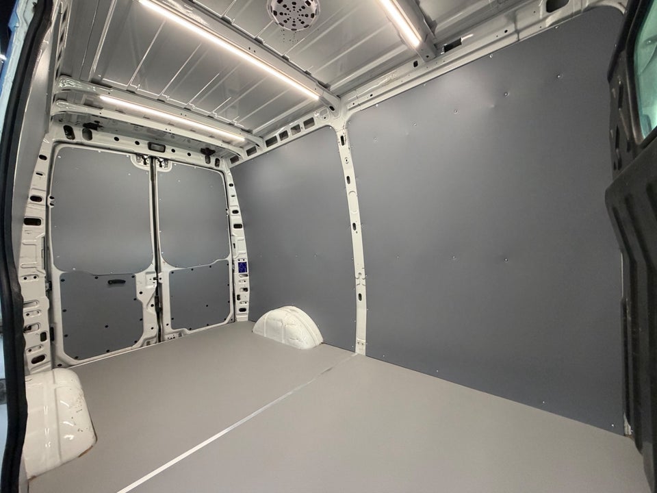 Iveco Daily 2,3 35S13 10,8m³ Van