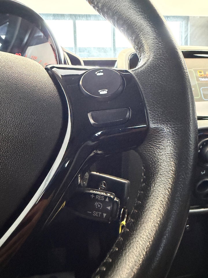 Toyota Aygo 1,0 VVT-i x-black 5d