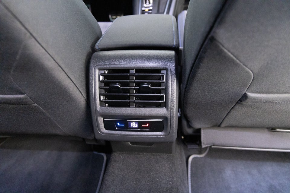 VW Golf VIII 1,4 GTE DSG 5d