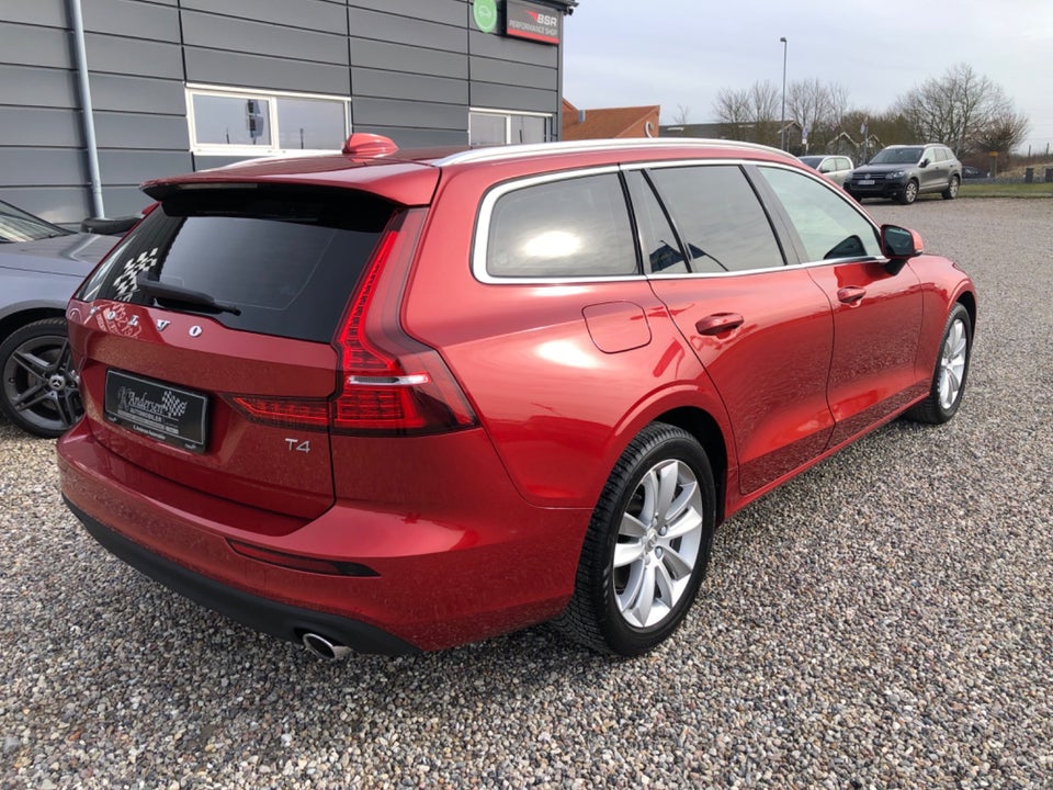 Volvo V60 2,0 T4 190 Momentum aut. 5d