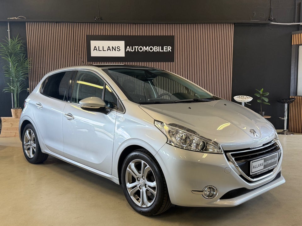Peugeot 208 1,2 VTi Allure Sky 5d