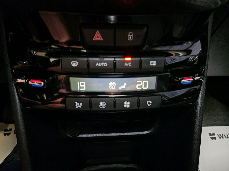 Peugeot 2008 1,2 PureTech 130 Allure Sky 5d