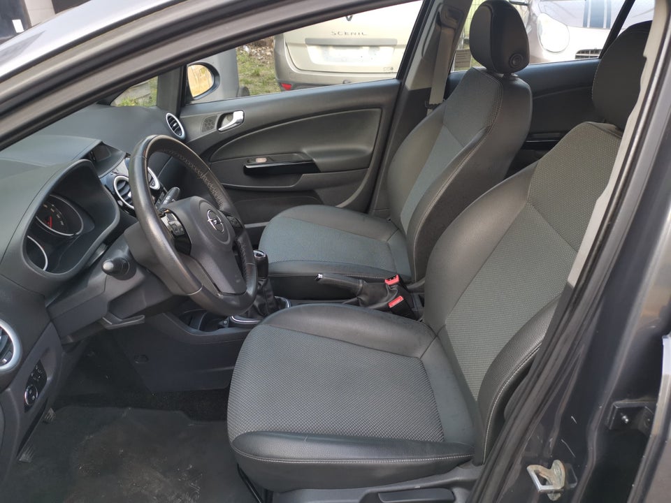 Opel Corsa 1,4 16V Cosmo 5d