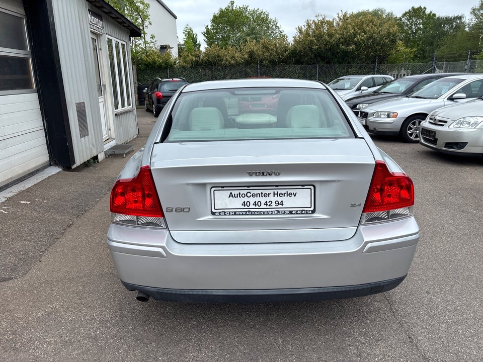 Volvo S60 2,4 140 aut. 4d
