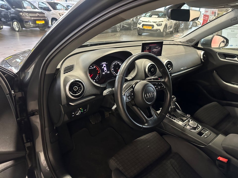 Audi A3 35 TFSi Sport Limited S-tr. 4d