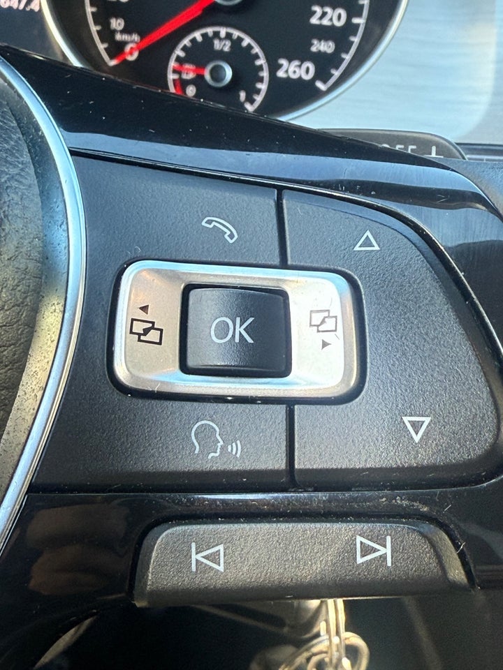 VW Golf VII 1,6 TDi 105 Highline DSG BMT 5d