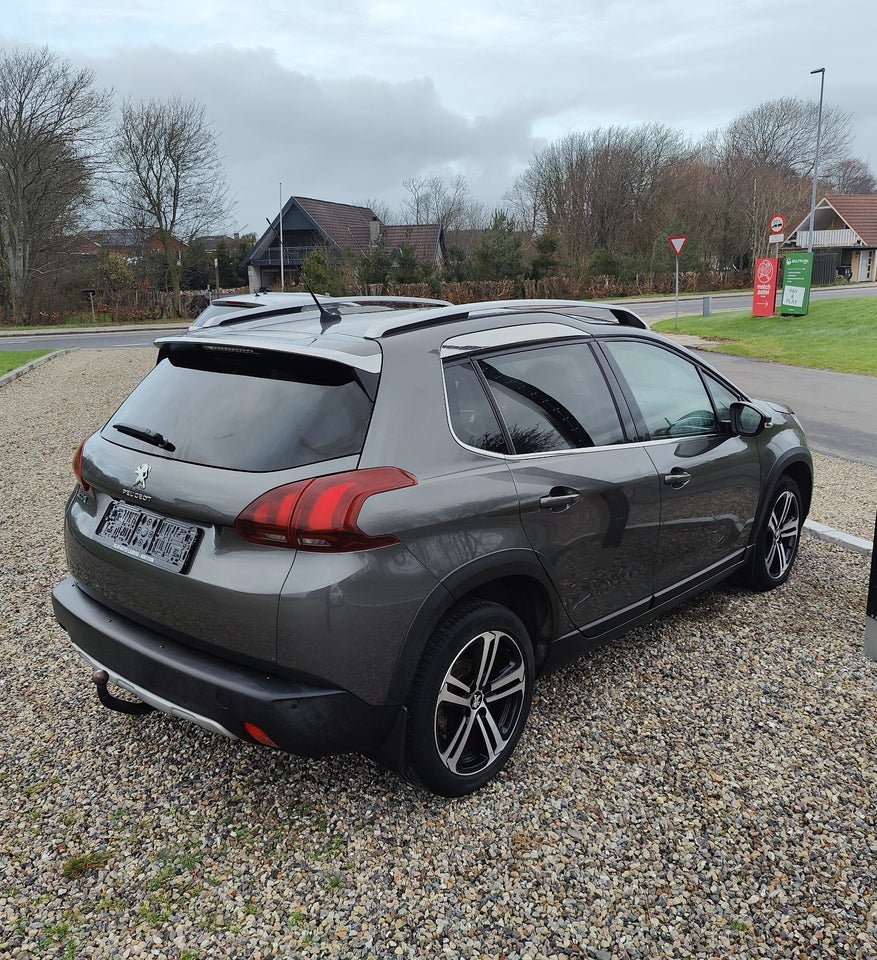 Peugeot 2008 1,6 BlueHDi 100 Selection Sky 5d