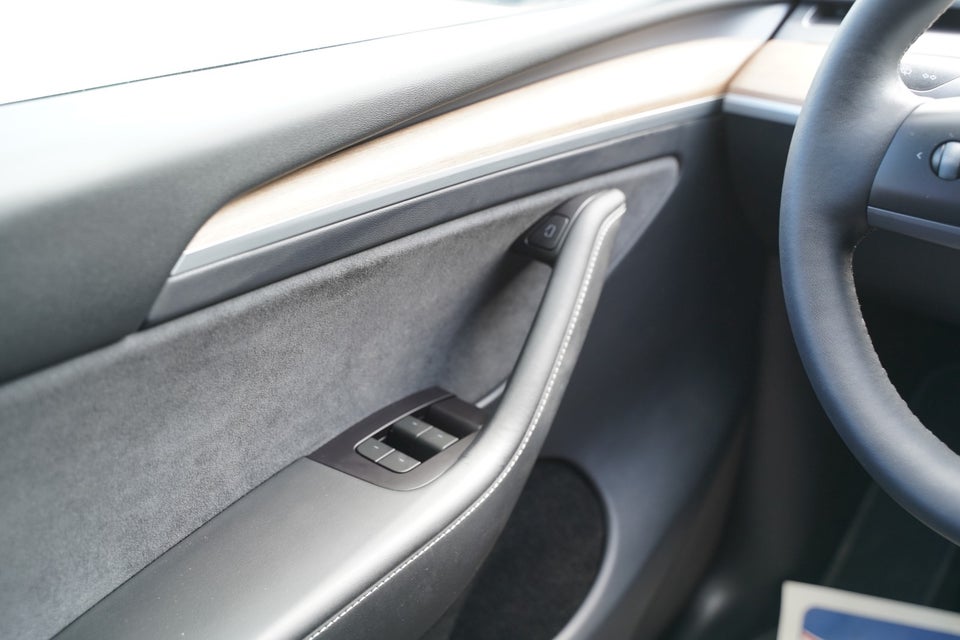 Tesla Model Y Long Range AWD 5d