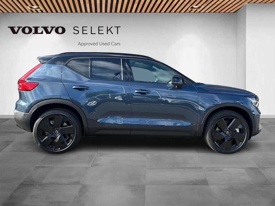 Volvo EX40 Extended Range Black Edition 5d