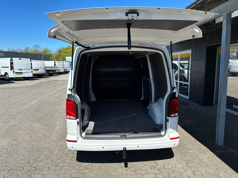 VW Transporter 2,0 TDi 150 Kassevogn lang