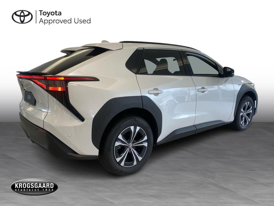 Toyota bZ4X Executive 5d