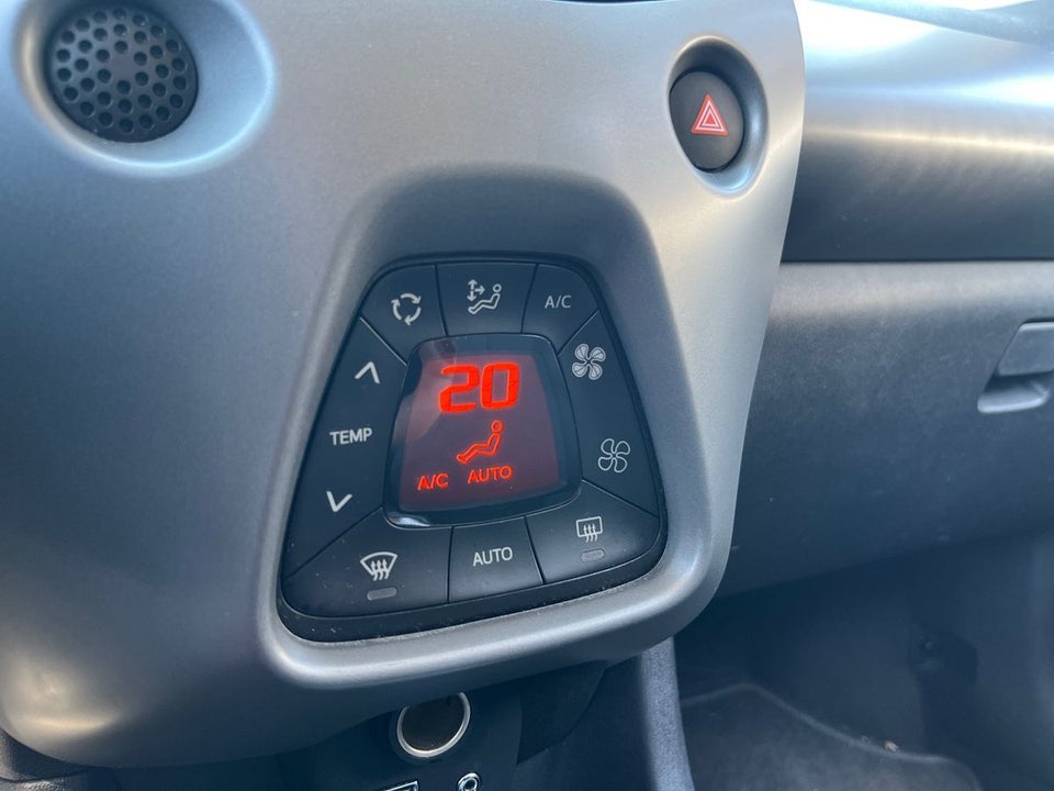 Toyota Aygo 1,0 VVT-i x-press x-shift 5d