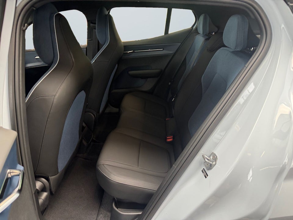 Volvo EX30 Extended Range Plus 5d