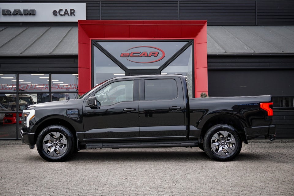 Ford F-150 123 Lightning Flash Extended Range 4d