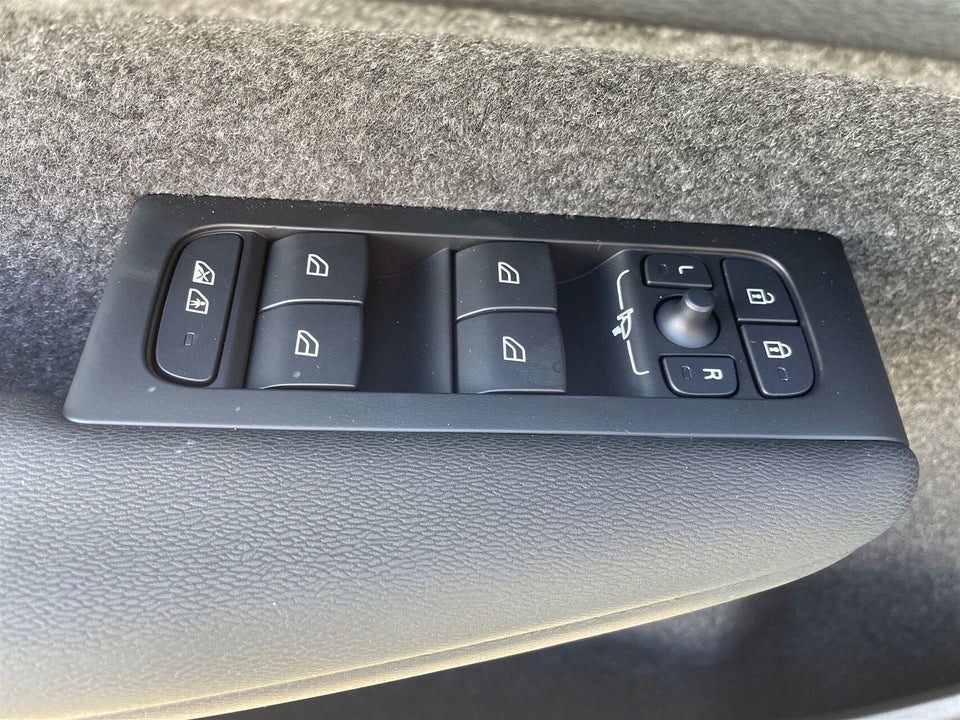 Volvo EC40 Extended Range Black Edition 5d