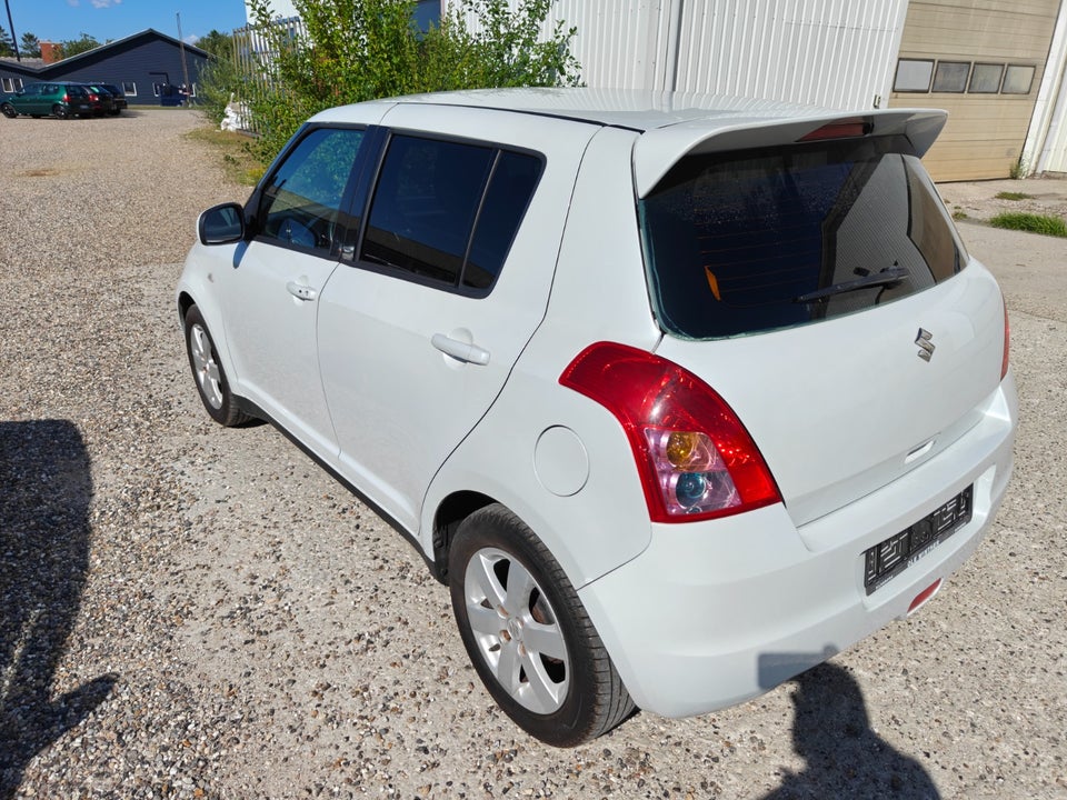Suzuki Swift 1,5 GLX 5d