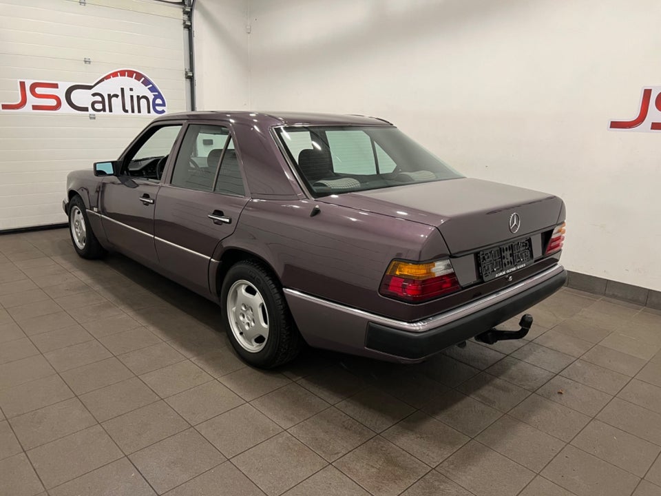 Mercedes 230 E 2,3 aut. 4d