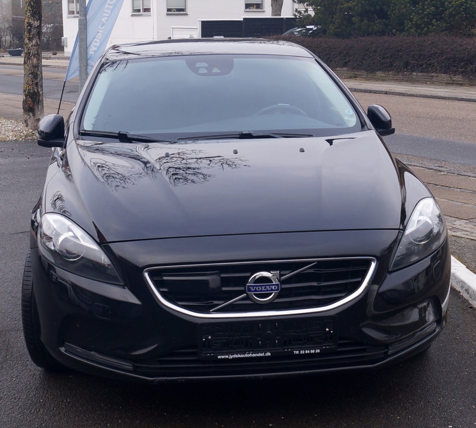 Volvo V40 2,0 D3 150 Momentum aut. 5d