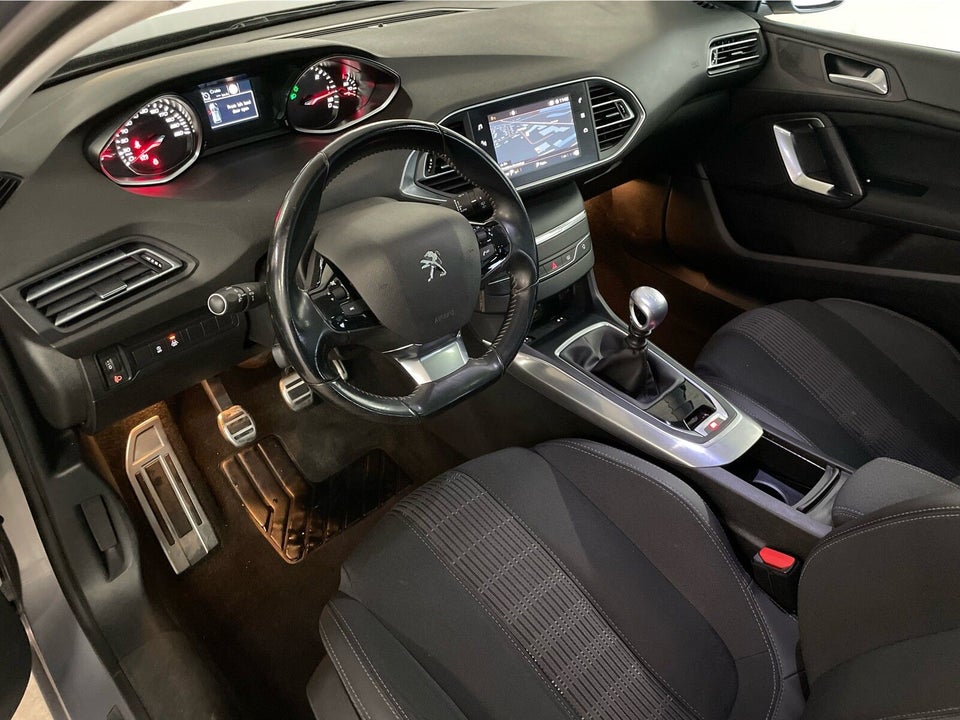 Peugeot 308 1,6 BlueHDi 120 Selection Sky SW 5d