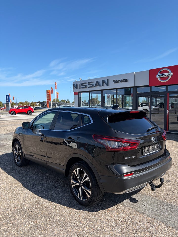 Nissan Qashqai 1,3 Dig-T 140 N-Connecta 5d
