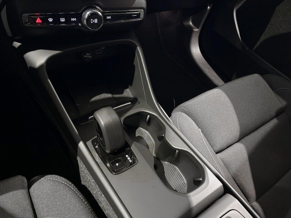 Volvo EX40 Standard Range Black Edition 5d