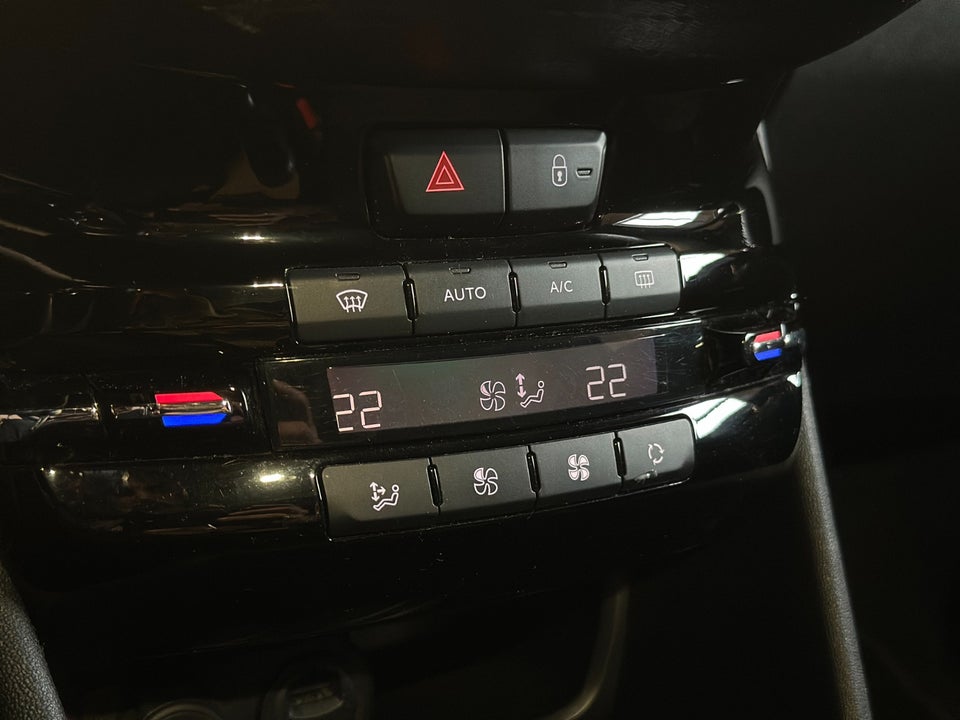 Peugeot 208 1,2 PureTech 82 Allure Sky 5d