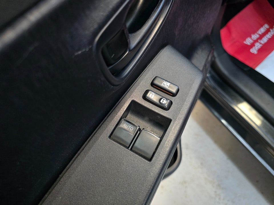 Toyota Yaris 1,0 VVT-i T1 5d