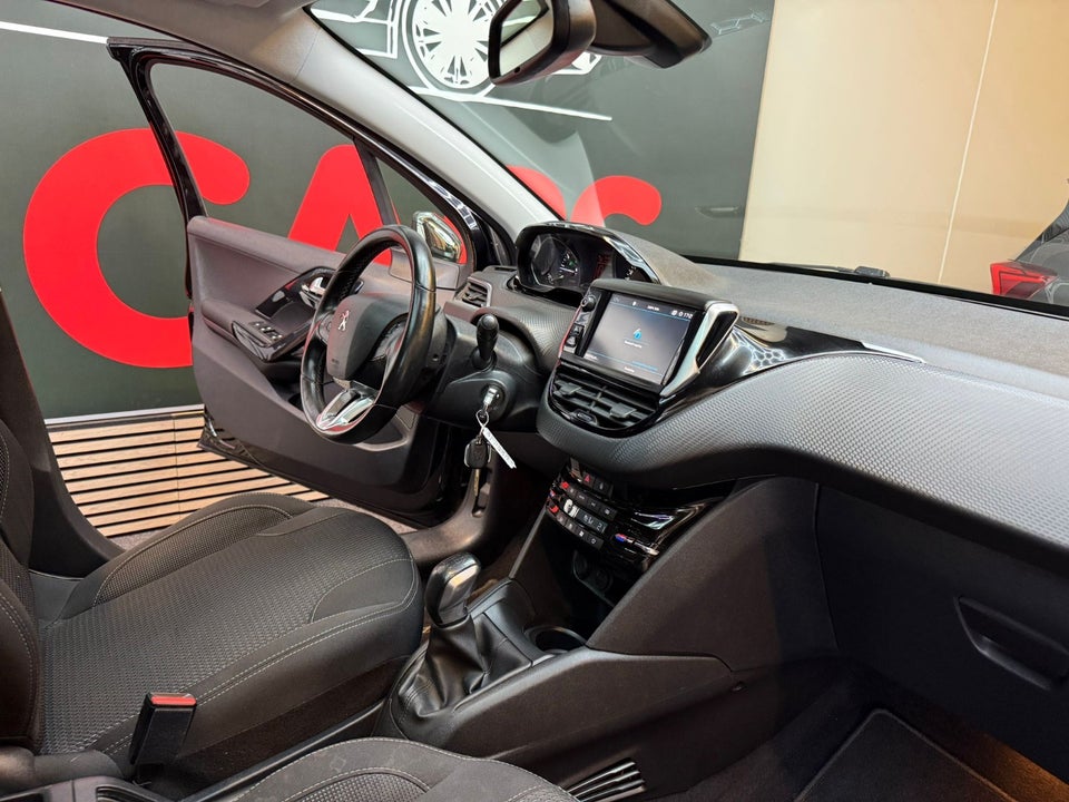 Peugeot 208 1,2 PureTech 82 Allure Sky 5d