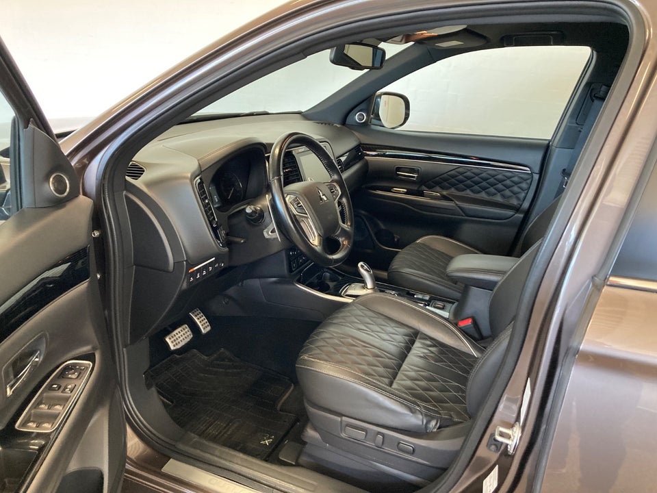 Mitsubishi Outlander 2,4 PHEV Instyle CVT 4WD 5d