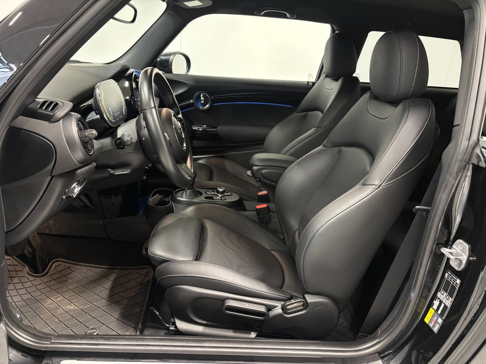 MINI Cooper SE Essential 3d