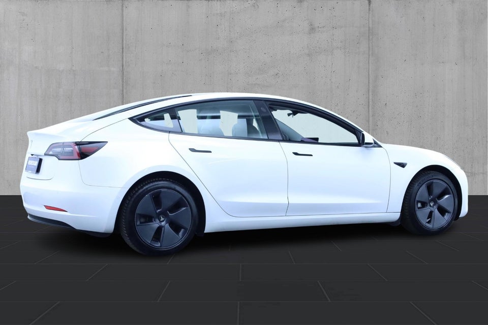 Tesla Model 3 Standard Range+ RWD 4d