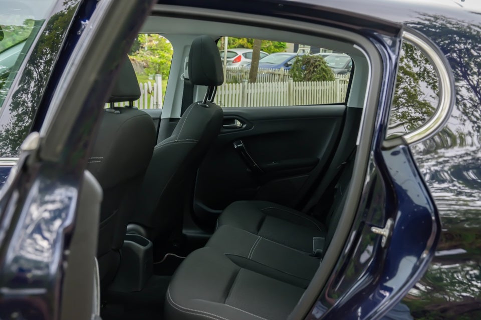 Peugeot 208 1,6 BlueHDi 100 Desire Sky 5d