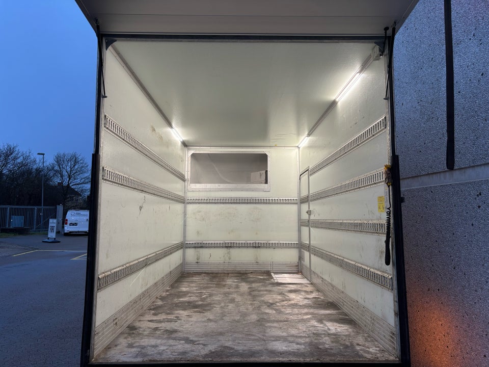 Iveco Daily 3,0 35S18 4100mm Box m/lift AG8