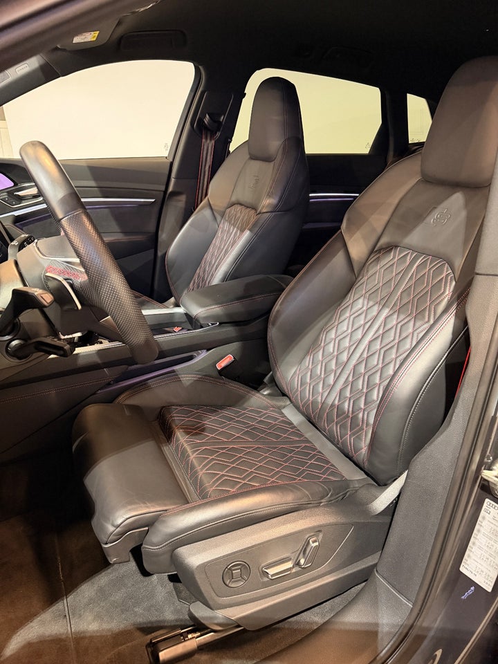 Audi Q8 e-tron 55 S-line quattro 5d