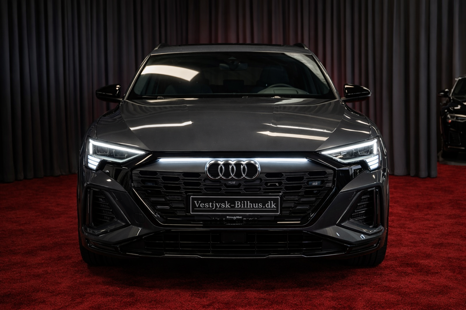 Audi Q8 e-tron 55 S-line quattro 5d