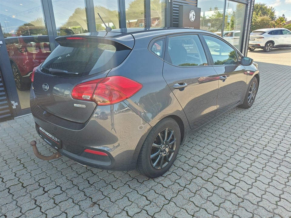 Kia Ceed 1,4 CVVT Style 5d