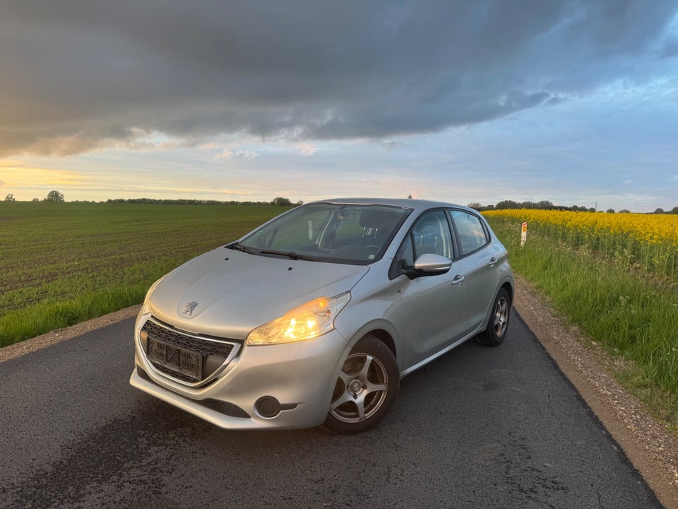 Peugeot 208 1,6 e-HDi 92 Allure 5d
