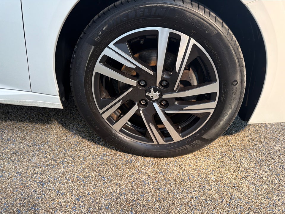 Peugeot 208 1,2 PureTech 100 Allure Sky 5d