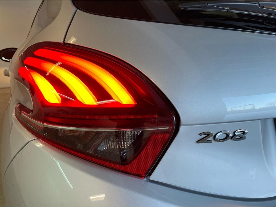 Peugeot 208 1,6 BlueHDi 100 Desire Sky 5d