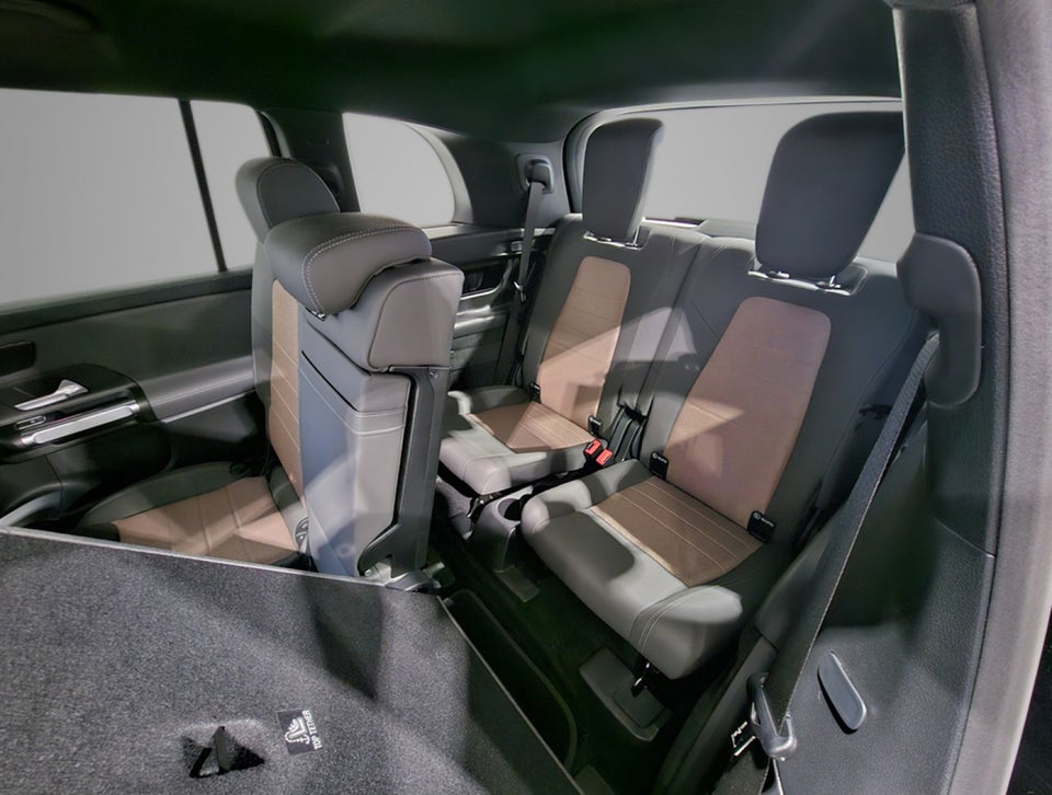 Mercedes EQB300 Progressive Advance Plus 4Matic 7prs 5d