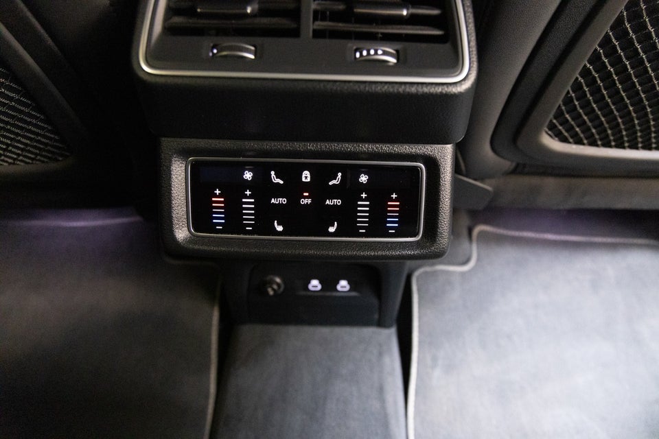 Audi Q8 e-tron 50 quattro 5d