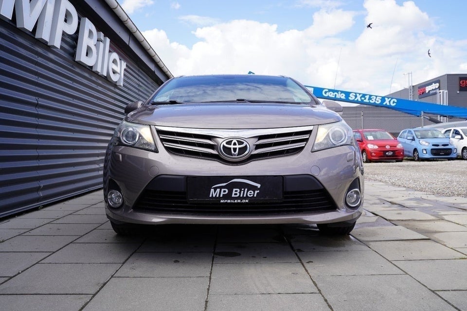 Toyota Avensis 1,8 VVT-i T2 Premium stc. 5d