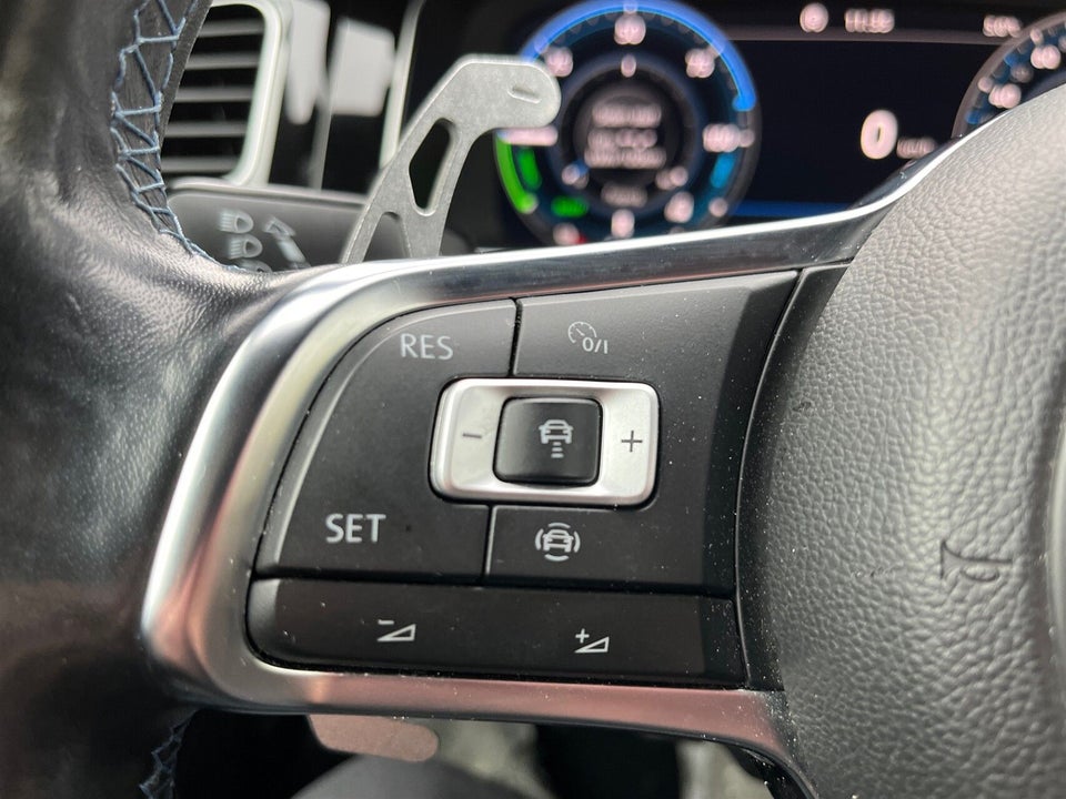 VW Golf VIII 1,4 GTE DSG 5d