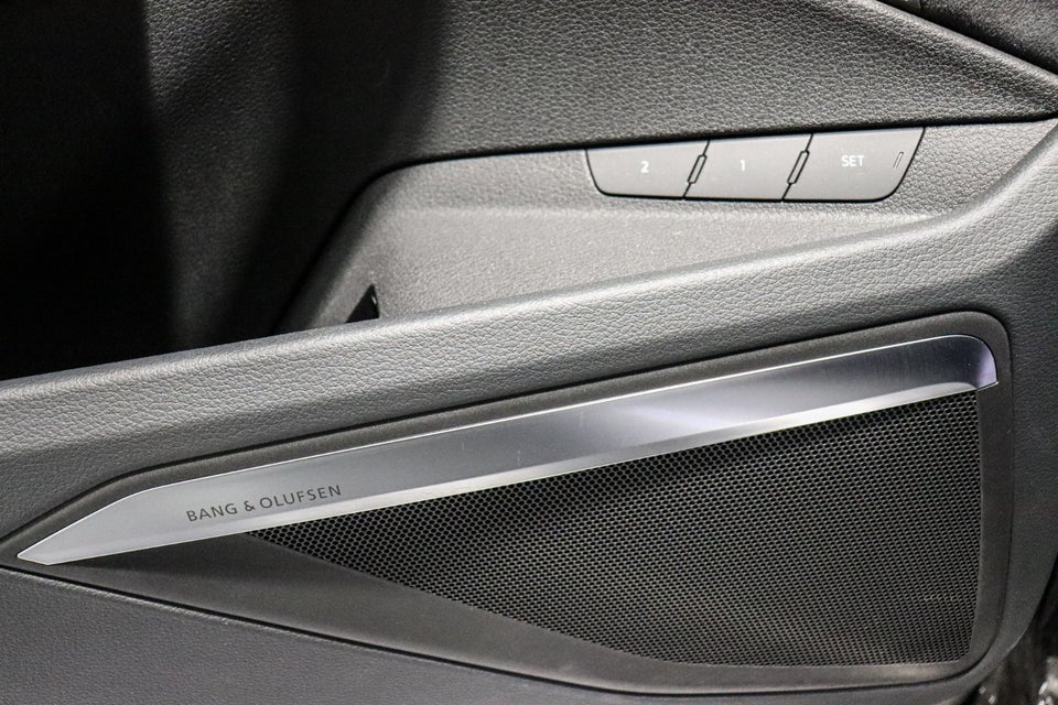 Audi Q8 e-tron 55 S-line quattro 5d