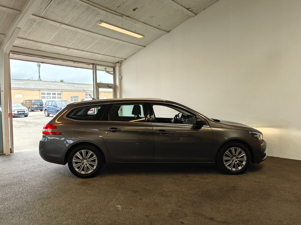 Peugeot 308 1,5 BlueHDi 130 Allure Lux SW 5d