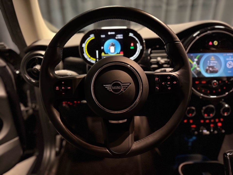 MINI Cooper SE Essential 3d